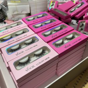 Wholesale eyelash vendors